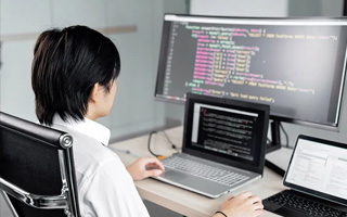 丹东 ,php声明和调用变量的符号是什么？